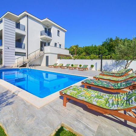 Apartments Paola & Karla With Pool Krk Town Extérieur photo
