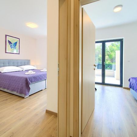 Apartments Paola & Karla With Pool Krk Town Chambre photo