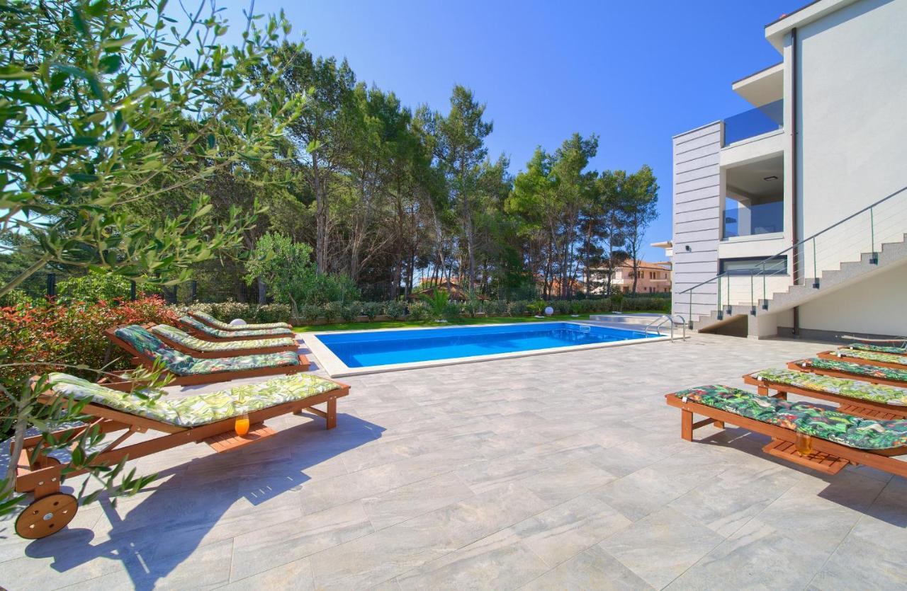 Apartments Paola & Karla With Pool Krk Town Extérieur photo