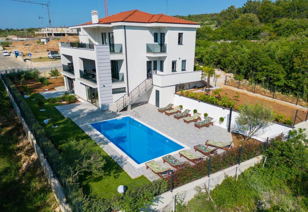 Apartments Paola & Karla With Pool Krk Town Extérieur photo