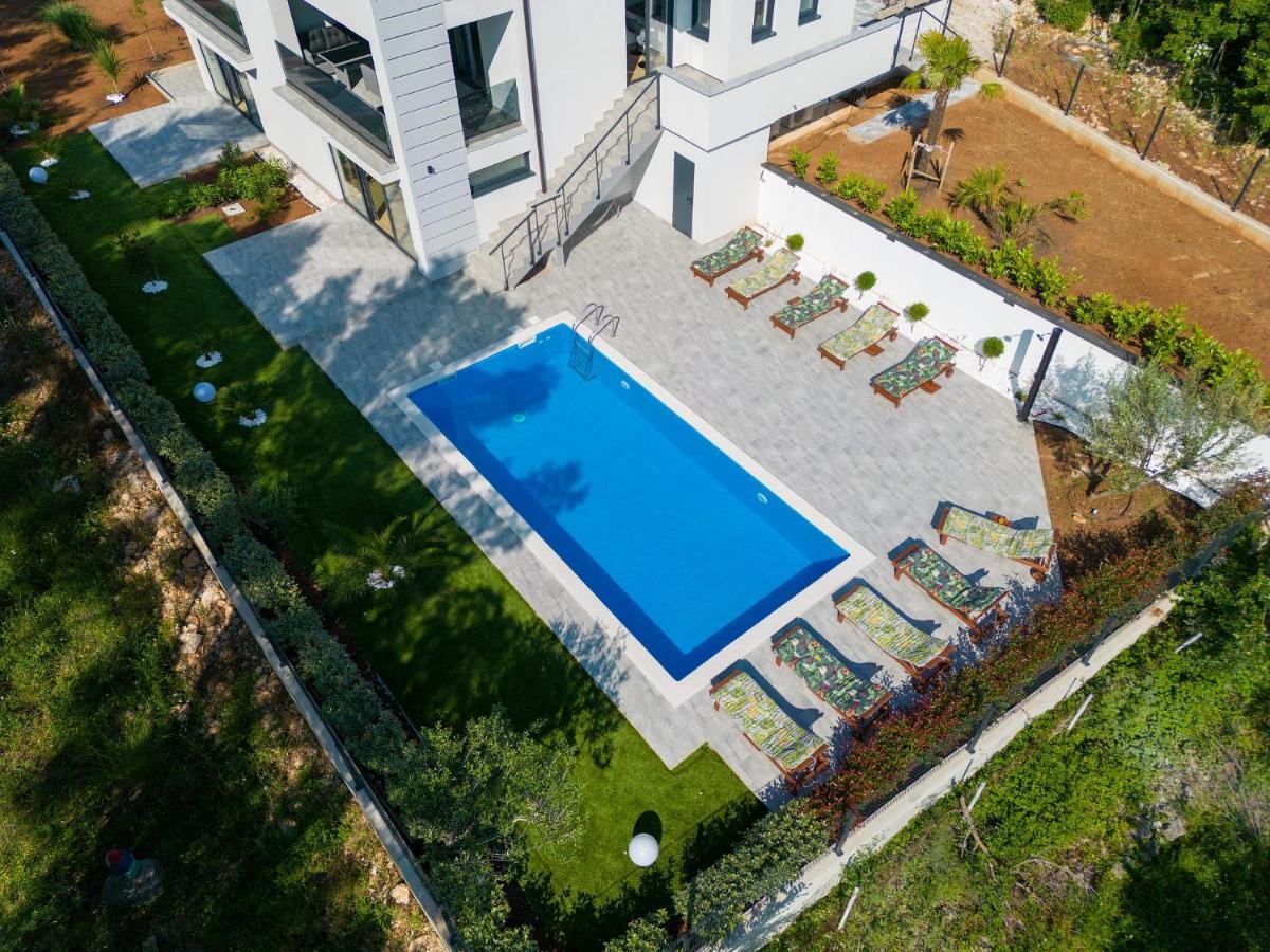 Apartments Paola & Karla With Pool Krk Town Extérieur photo