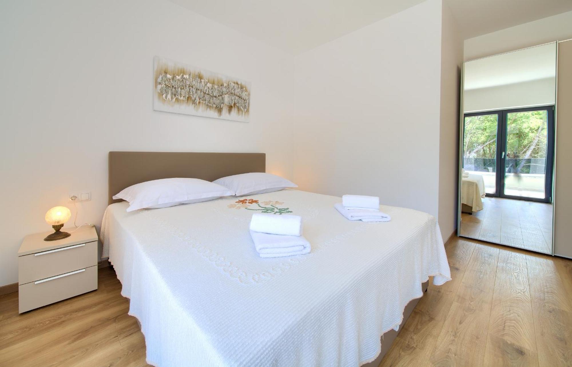 Apartments Paola & Karla With Pool Krk Town Chambre photo