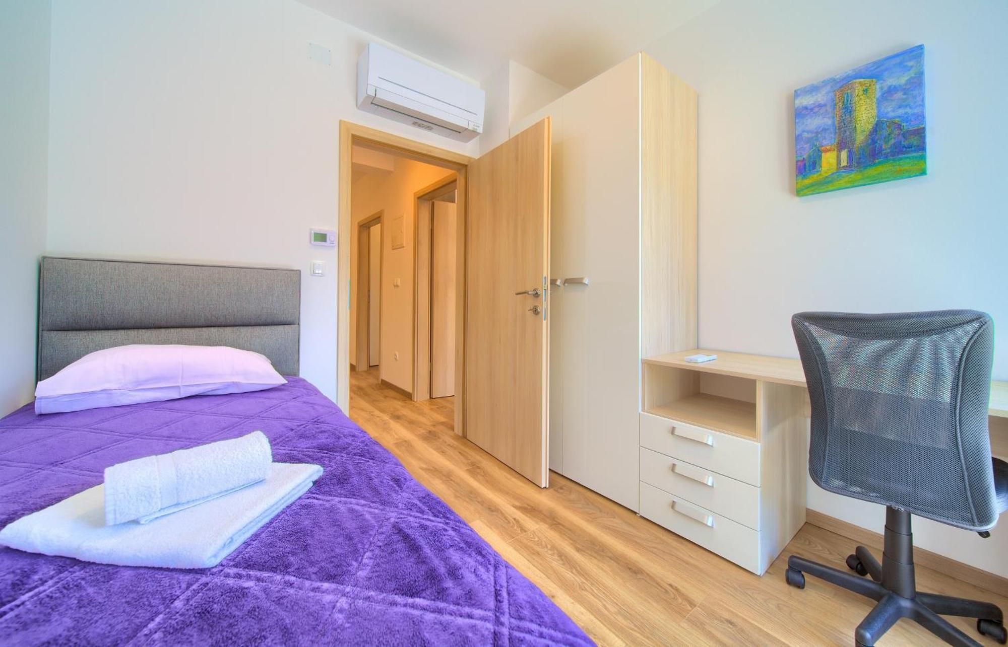 Apartments Paola & Karla With Pool Krk Town Chambre photo