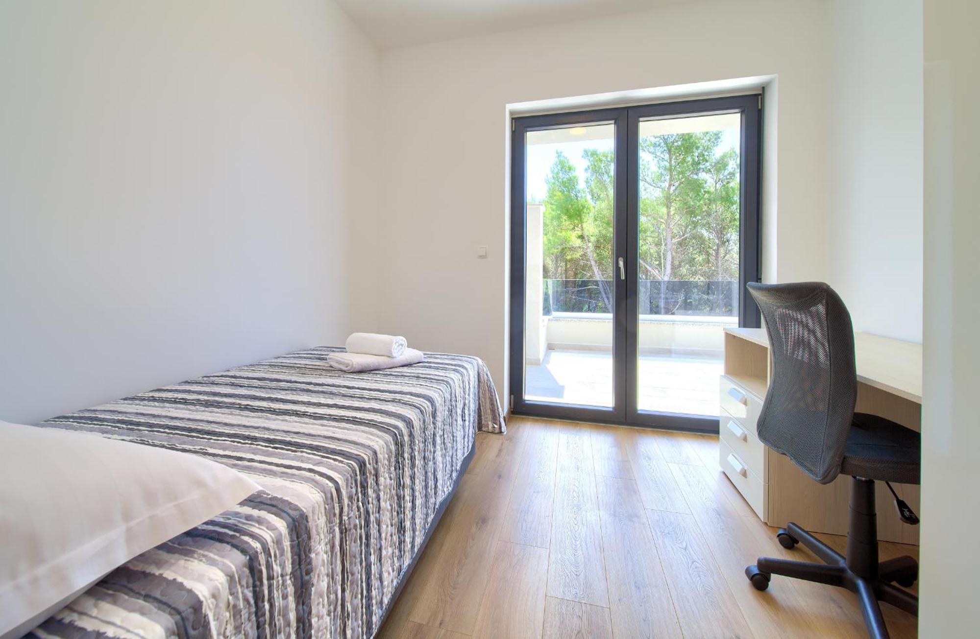 Apartments Paola & Karla With Pool Krk Town Chambre photo