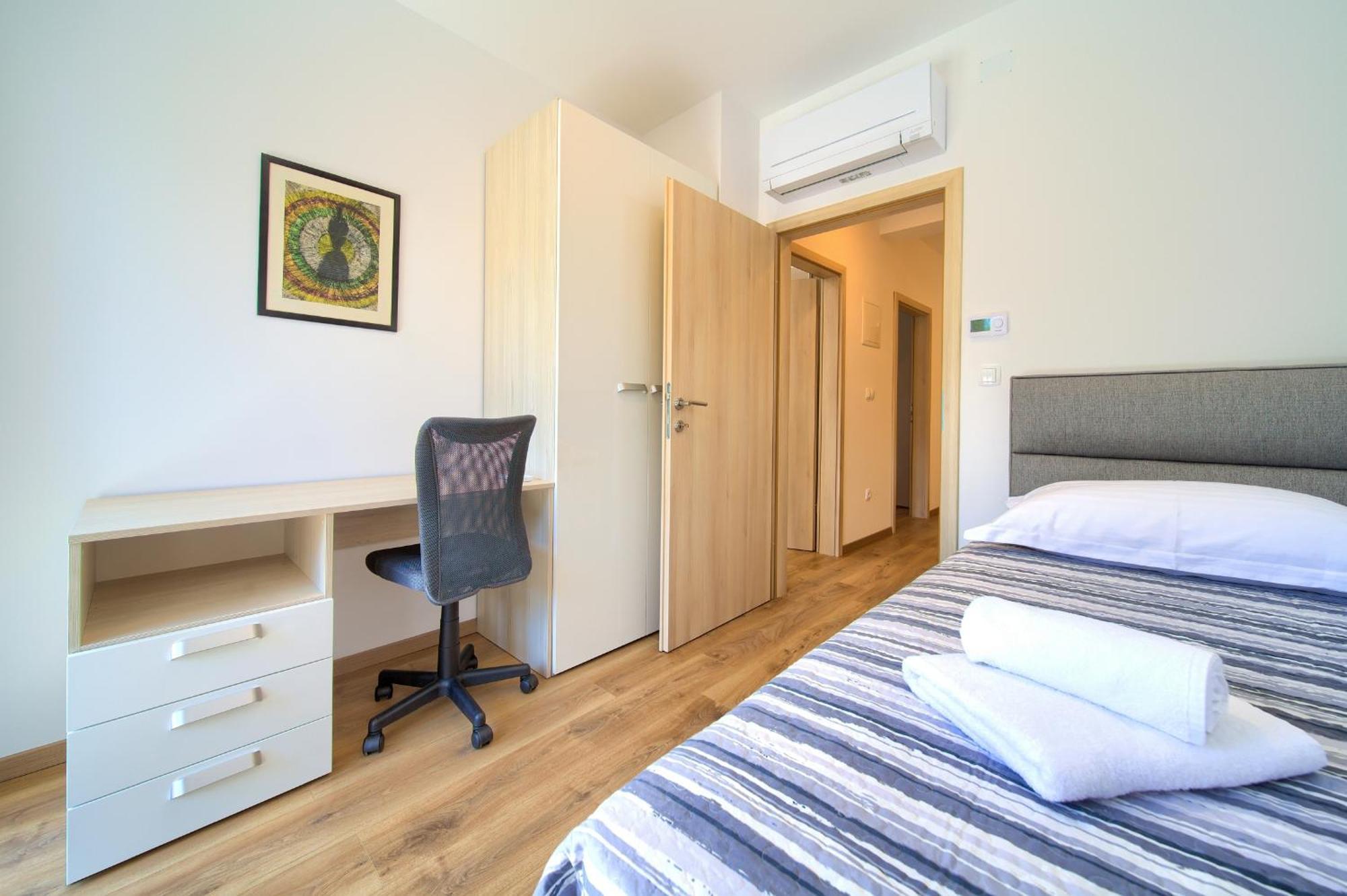 Apartments Paola & Karla With Pool Krk Town Chambre photo