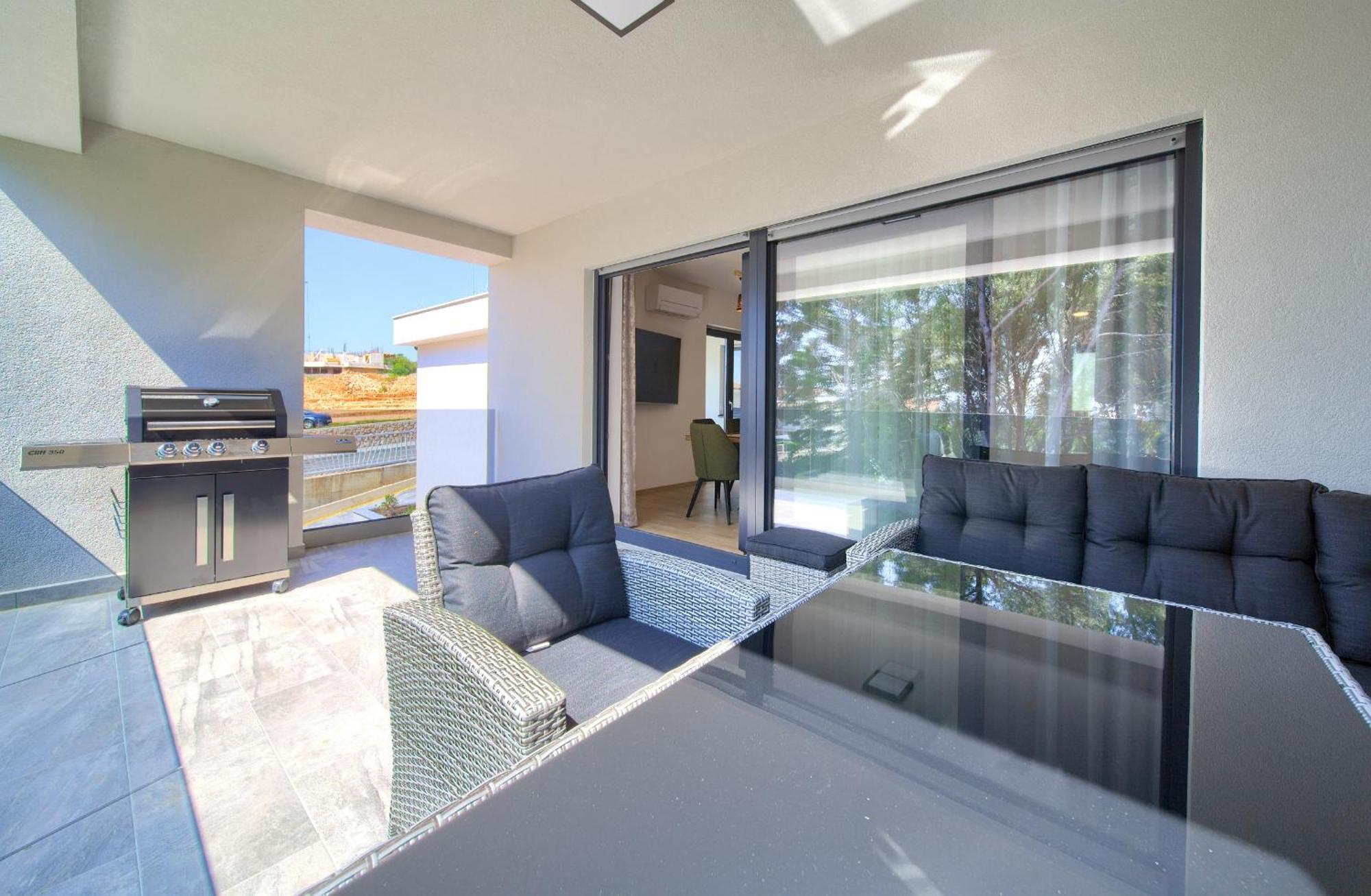 Apartments Paola & Karla With Pool Krk Town Chambre photo